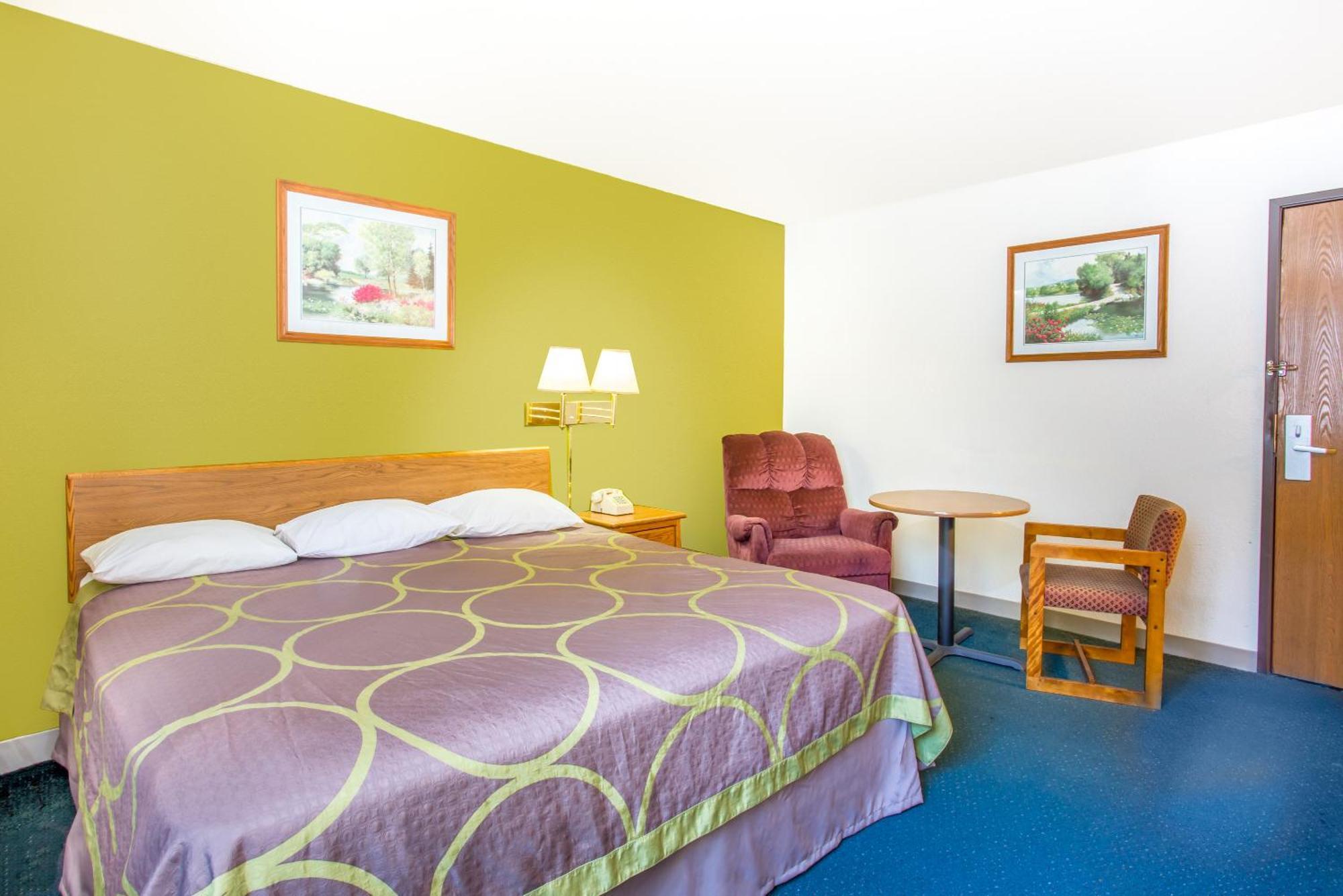 Super 8 By Wyndham Richmond/Broad Street Motel Exterior photo