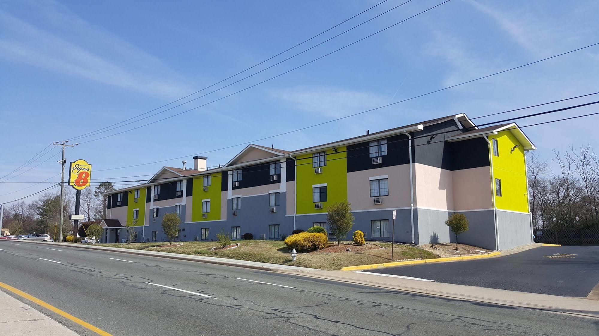 Super 8 By Wyndham Richmond/Broad Street Motel Exterior photo