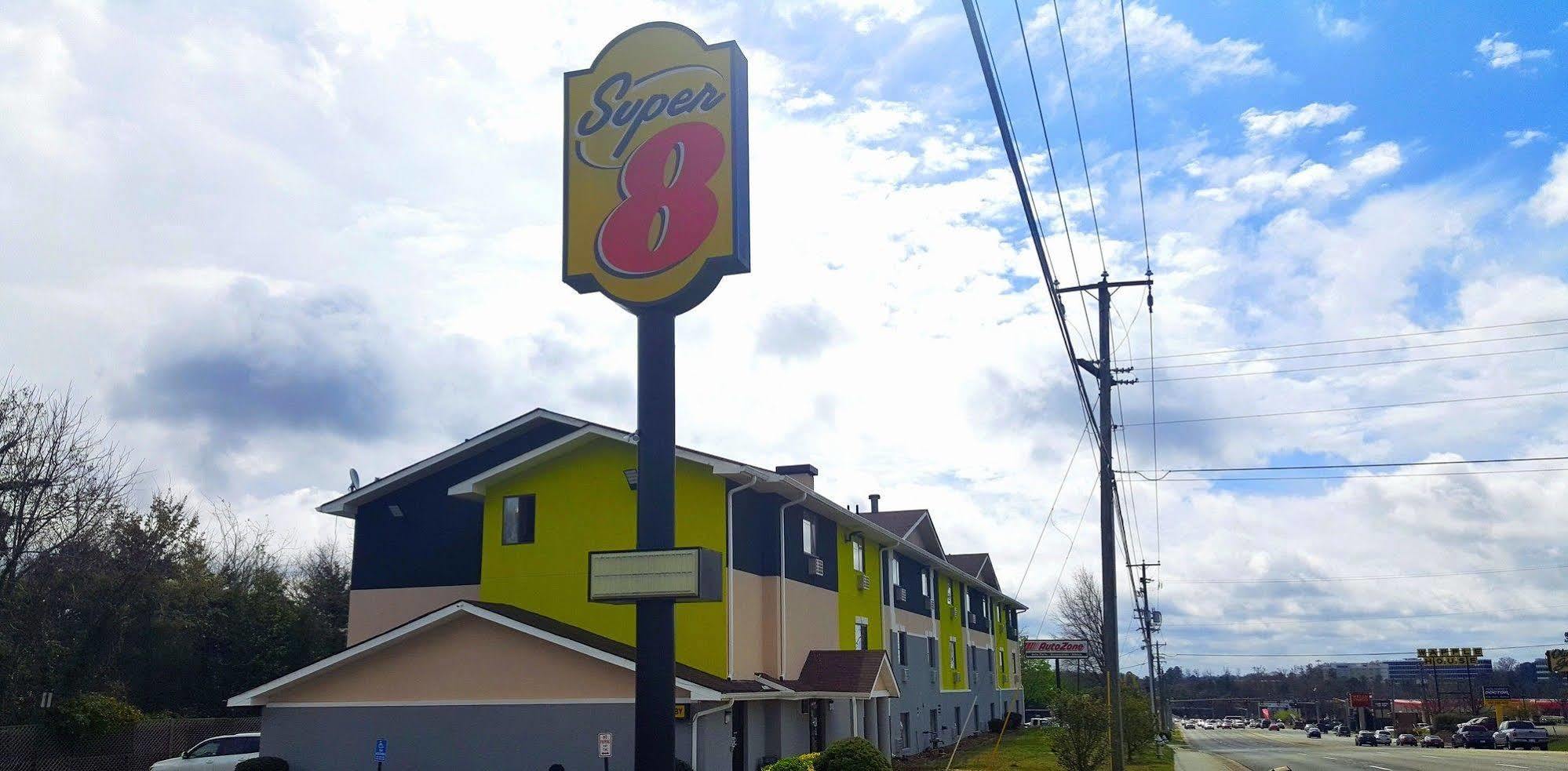 Super 8 By Wyndham Richmond/Broad Street Motel Exterior photo